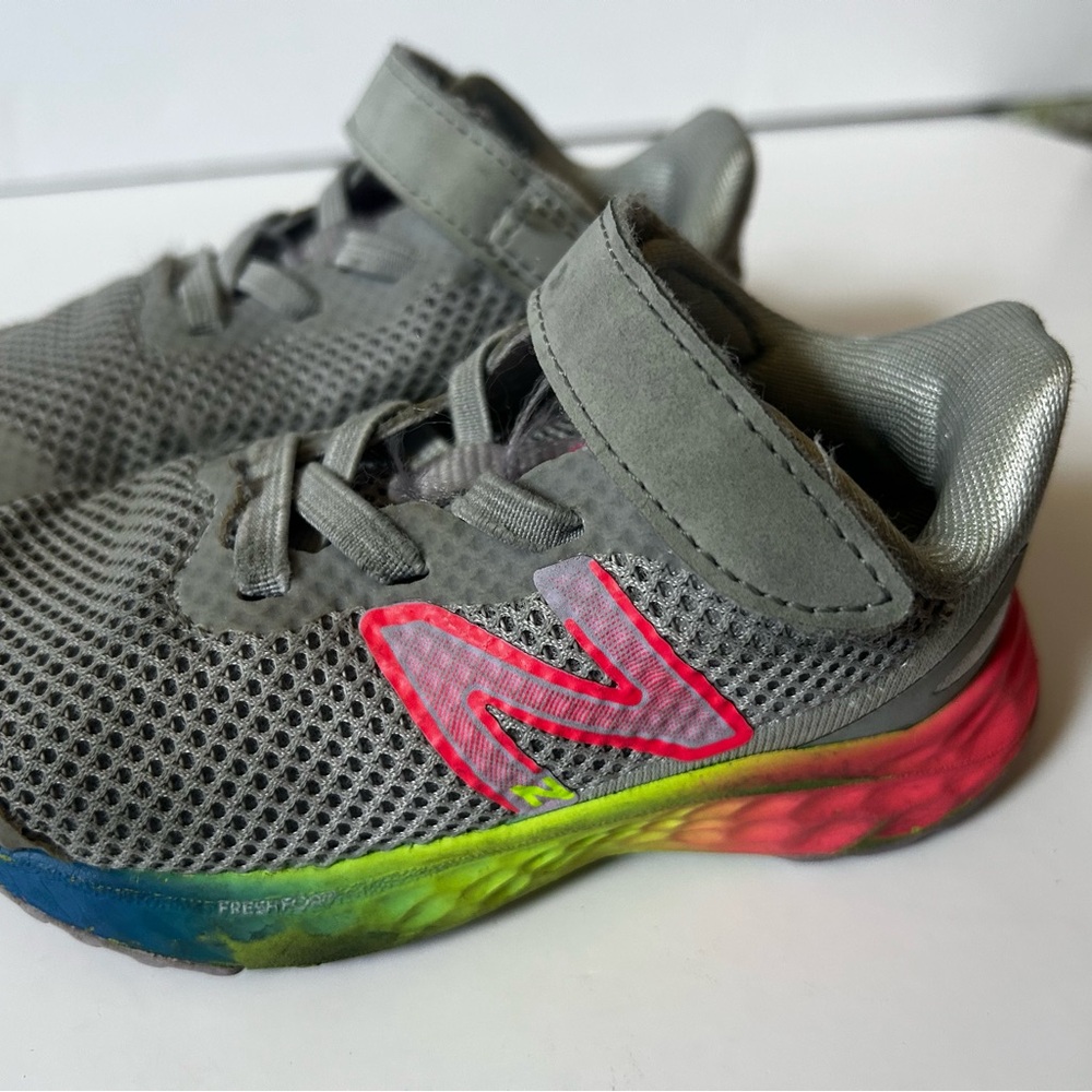 New Balance Fresh Foam size 6 Kids' Gray and Multicolor Sneaker